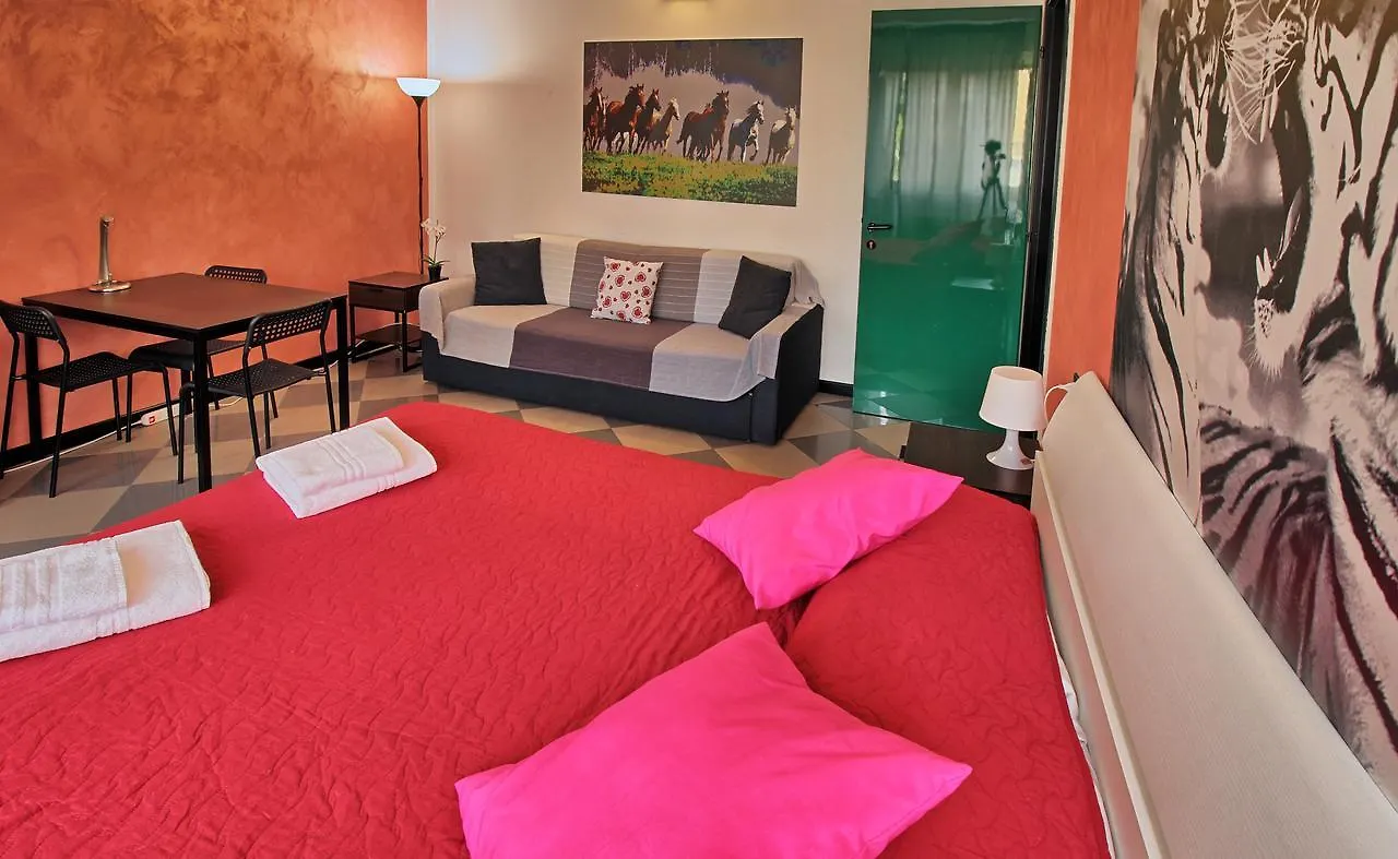 Casa Aurora Self Catering Studio Como Vacanze Guest house